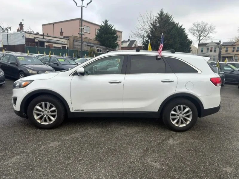 2017 Kia Sorento - Image 8 of 12