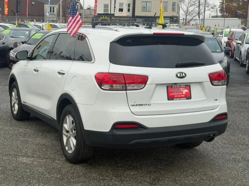 2017 Kia Sorento - Image 6 of 12
