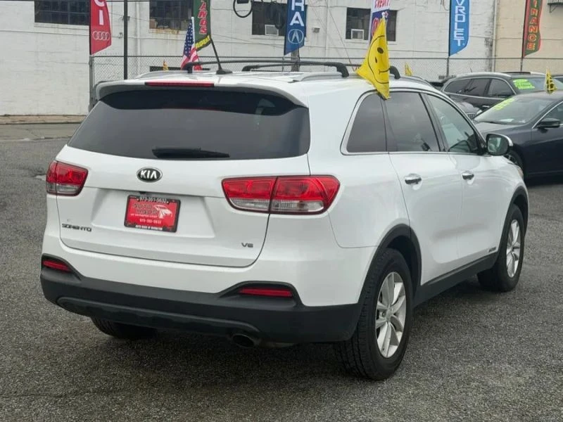 2017 Kia Sorento - Image 4 of 12
