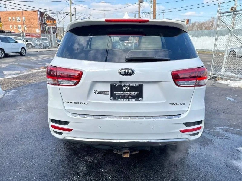 2017 Kia Sorento - Image 4 of 12
