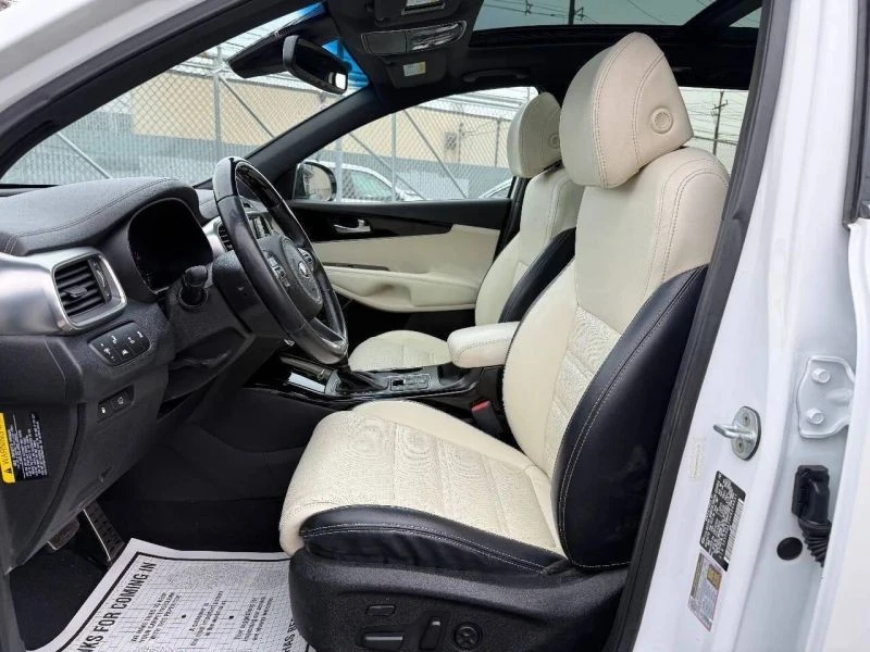 2017 Kia Sorento - Image 11 of 12