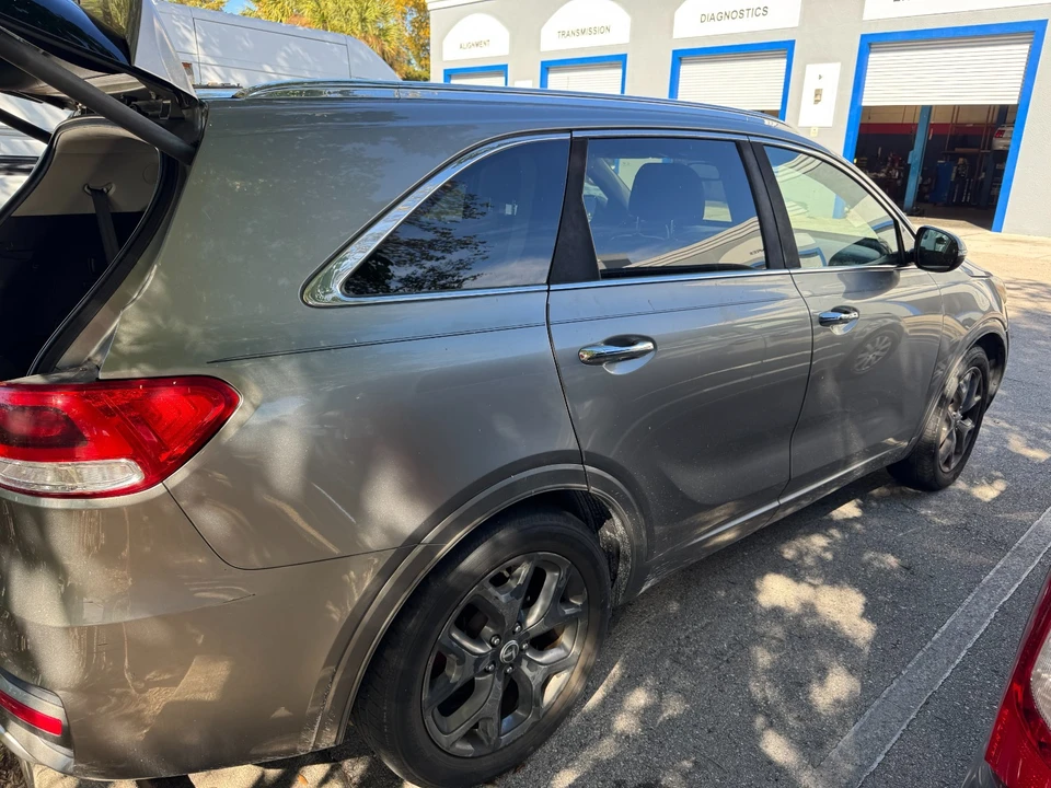 2017 Kia Sorento - Image 7 of 21