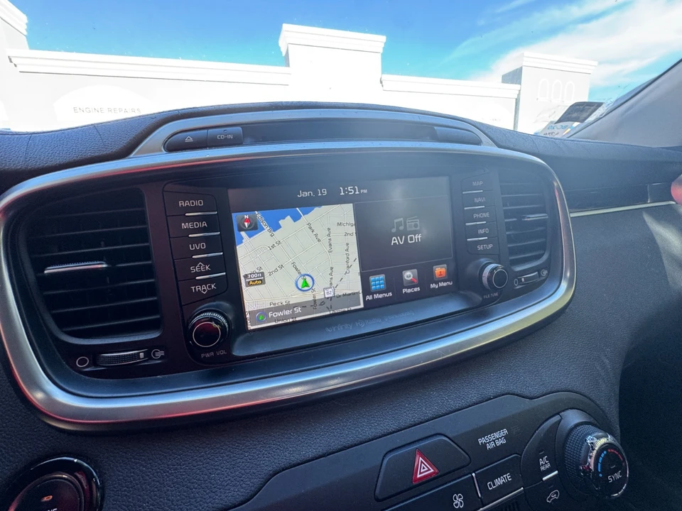 2017 Kia Sorento - Image 10 of 21