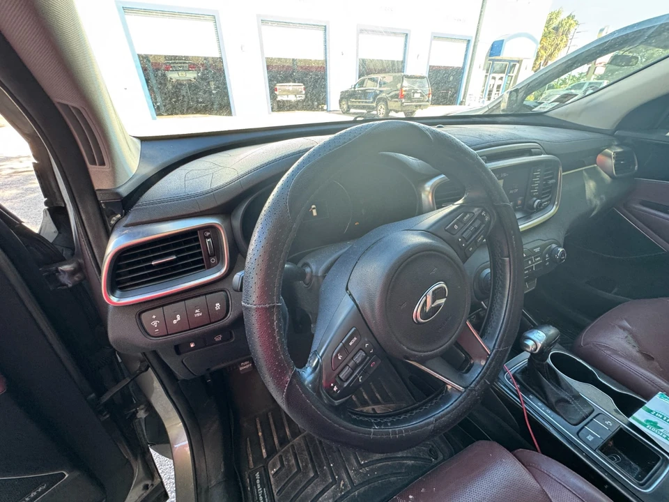 2017 Kia Sorento - Image 12 of 21