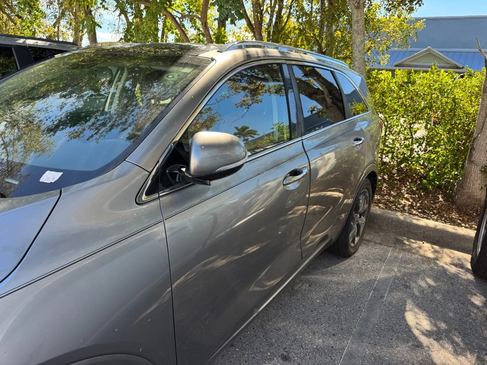 2017 Kia Sorento - Image 2 of 21
