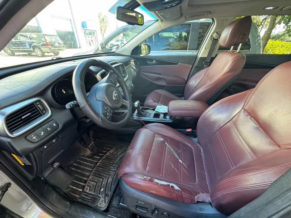 2017 Kia Sorento - Image 9 of 21