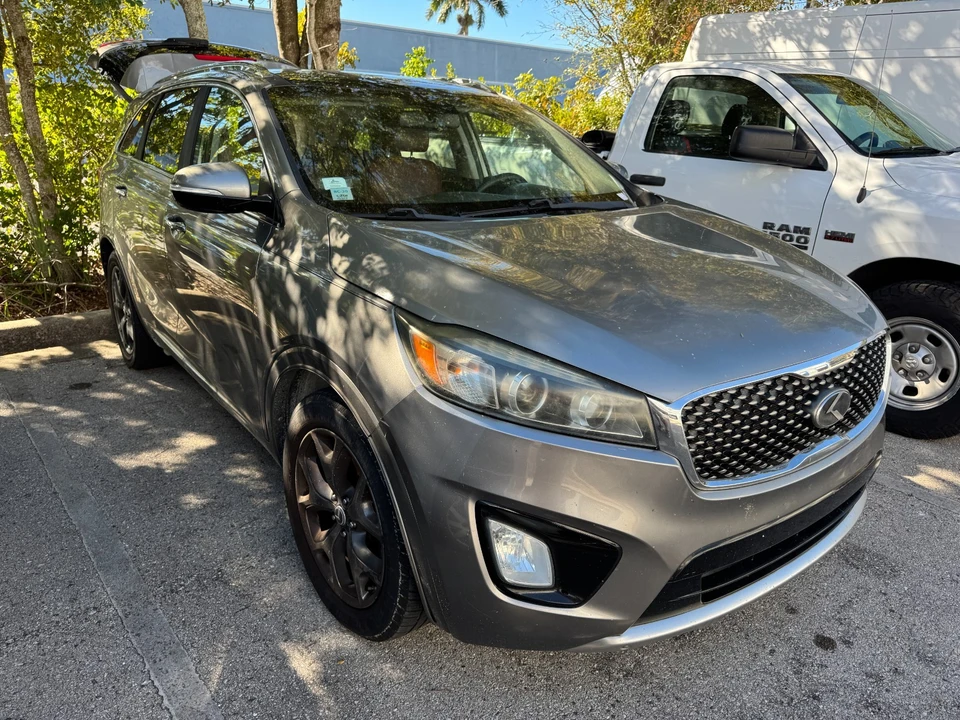 2017 Kia Sorento - Image 8 of 21