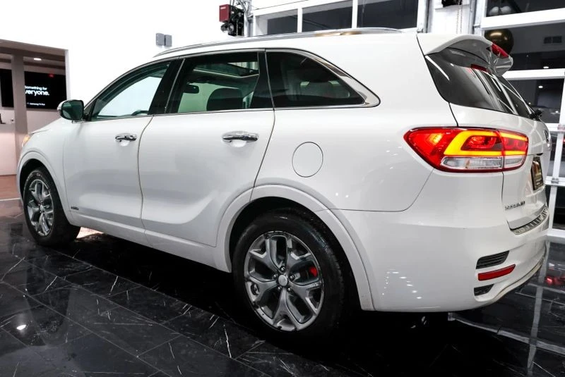 2017 Kia Sorento - Image 10 of 12