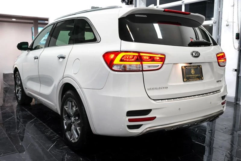 2017 Kia Sorento - Image 9 of 12
