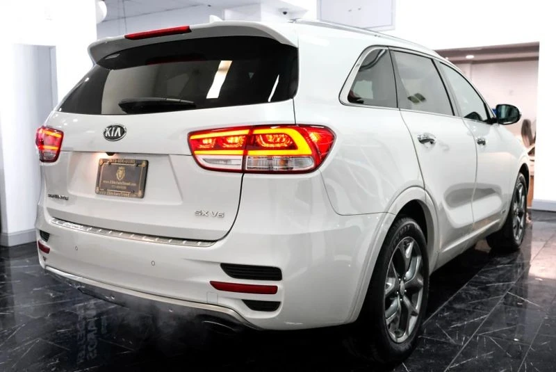 2017 Kia Sorento - Image 7 of 12