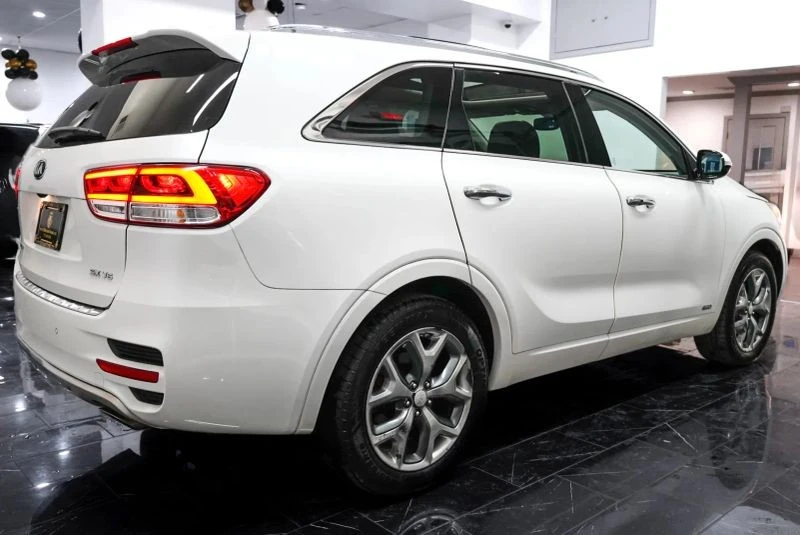 2017 Kia Sorento - Image 6 of 12