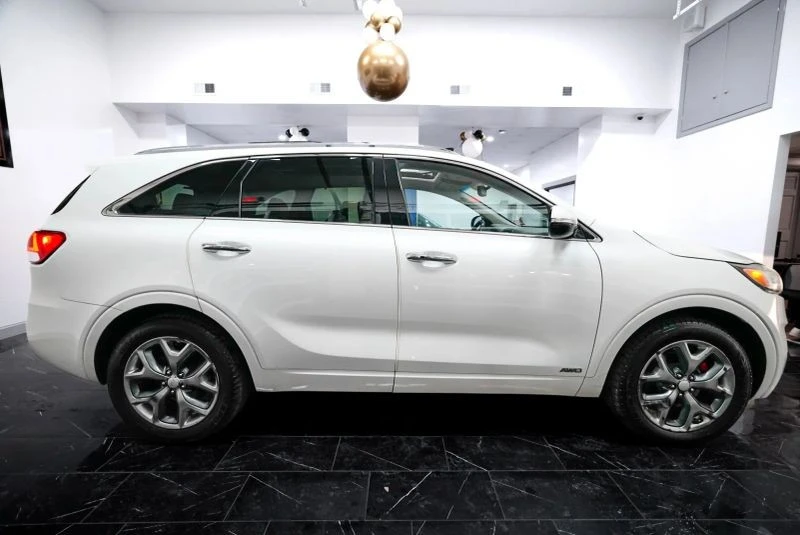 2017 Kia Sorento - Image 5 of 12