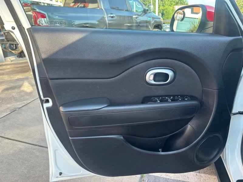 2017 Kia Soul - Image 7 of 13