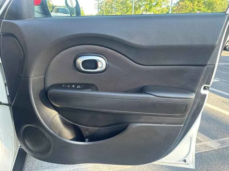 2017 Kia Soul - Image 6 of 13