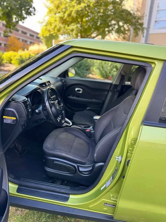 2017 Kia Soul - Image 8 of 10