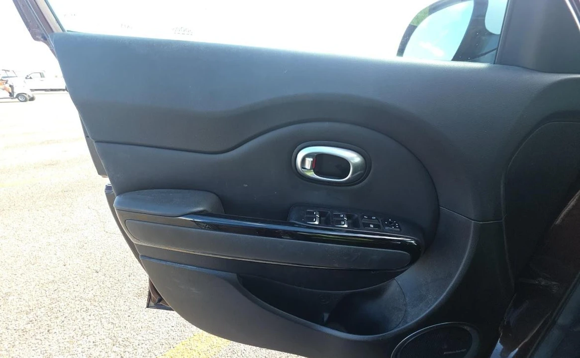2017 Kia Soul - Image 9 of 13