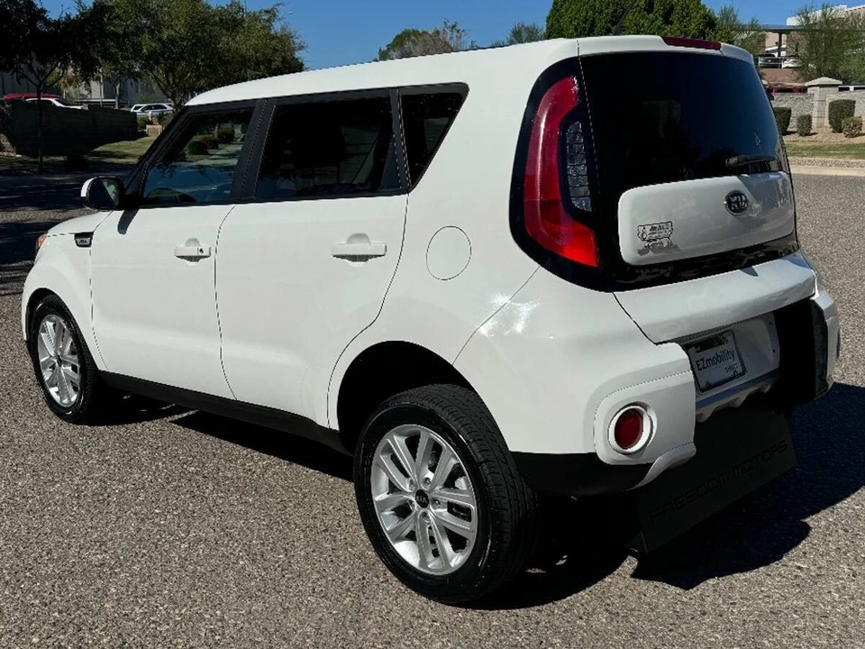 2017 Kia Soul - Image 13 of 15