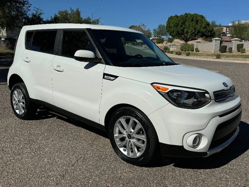 2017 Kia Soul - Image 6 of 15