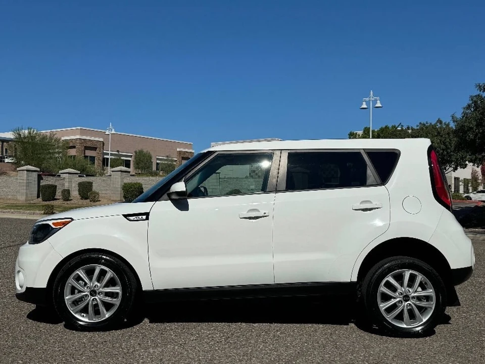 2017 Kia Soul - Image 12 of 15