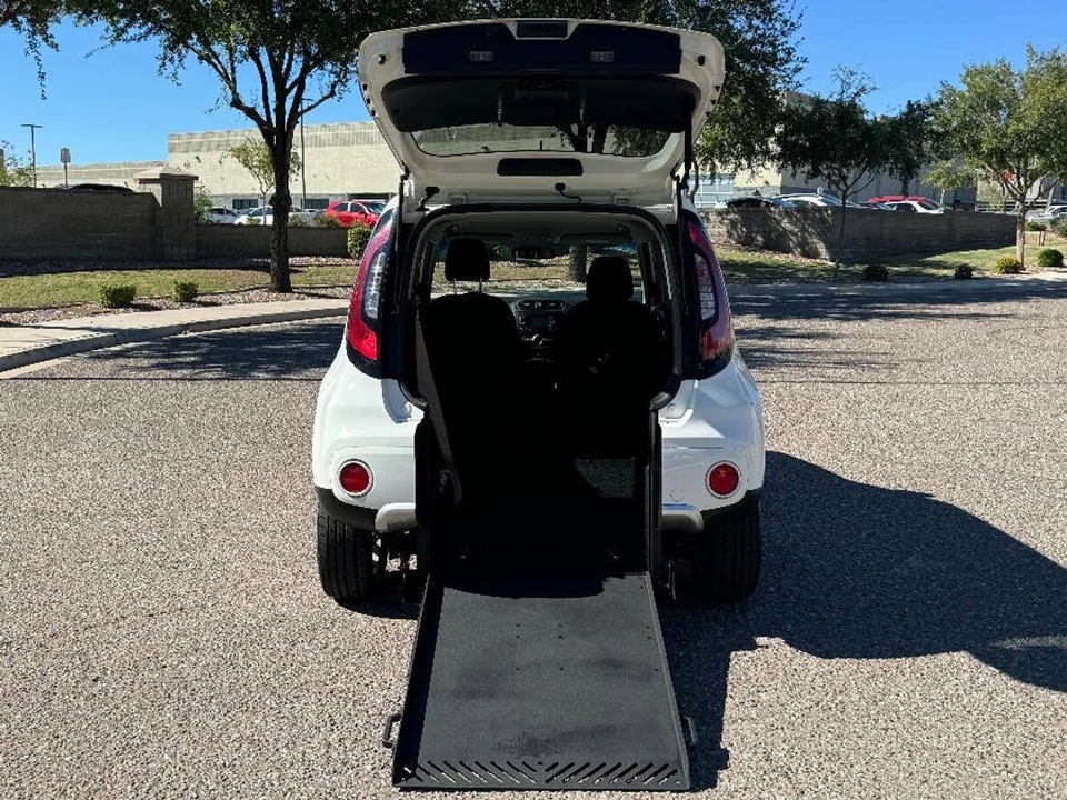 2017 Kia Soul - Image 2 of 15