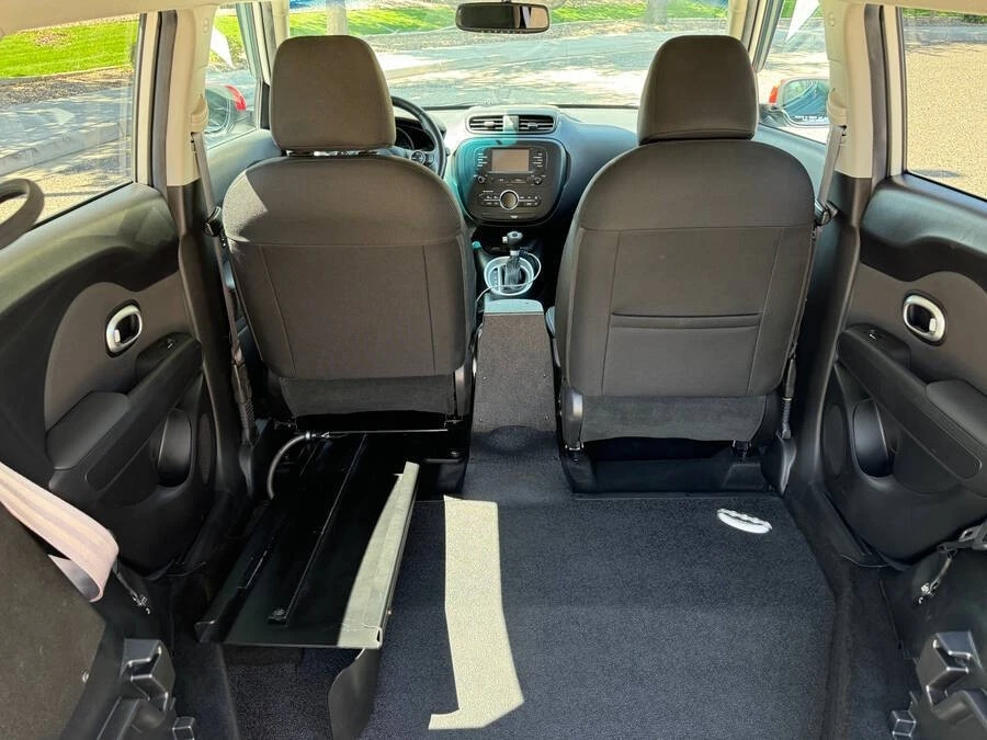 2017 Kia Soul - Image 11 of 16