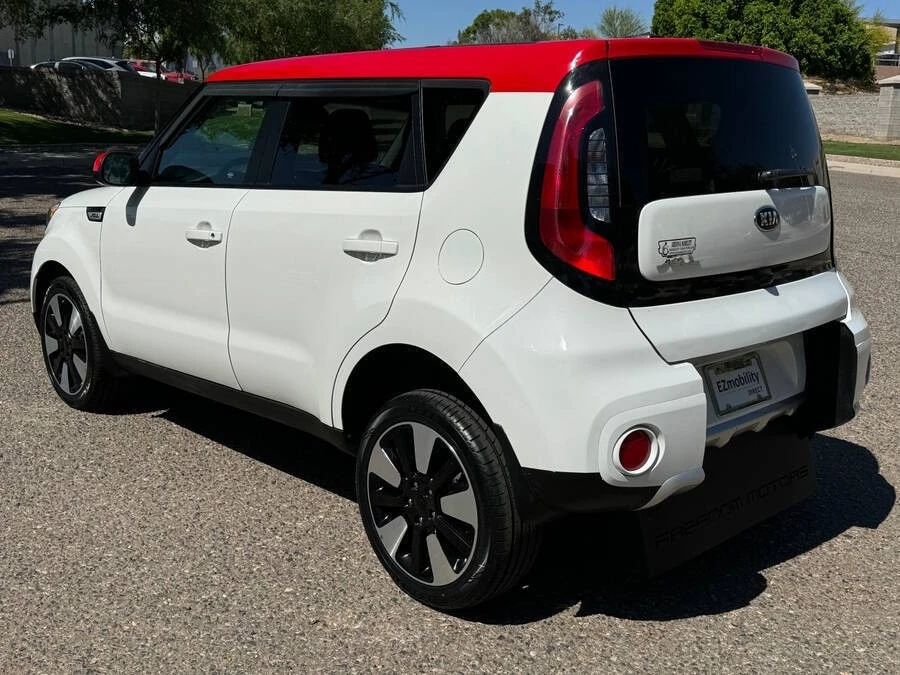 2017 Kia Soul - Image 14 of 16