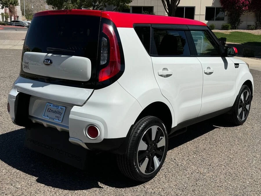 2017 Kia Soul - Image 5 of 16