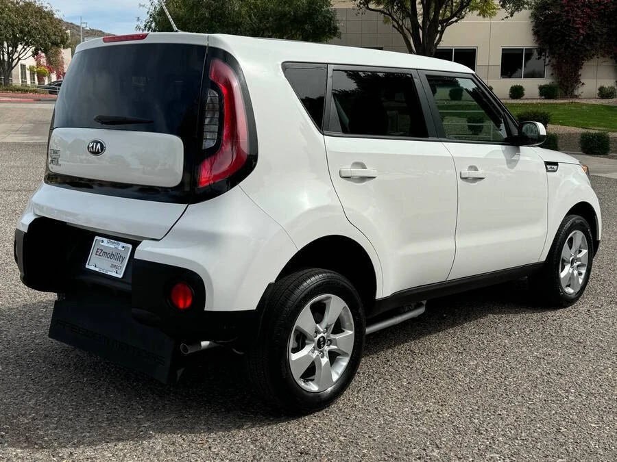 2017 Kia Soul - Image 5 of 16