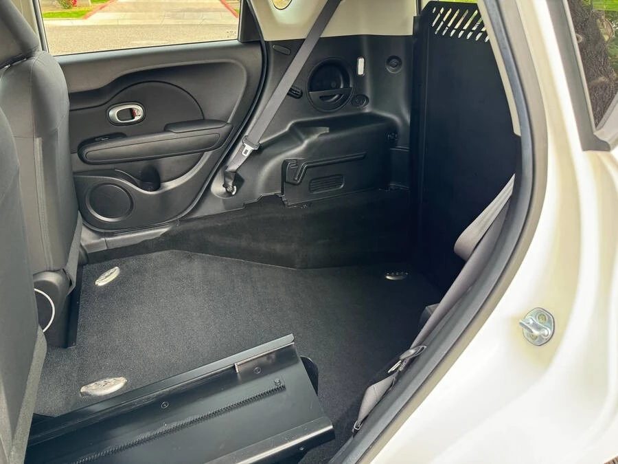 2017 Kia Soul - Image 11 of 16