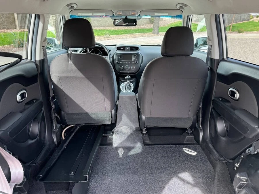 2017 Kia Soul - Image 12 of 16