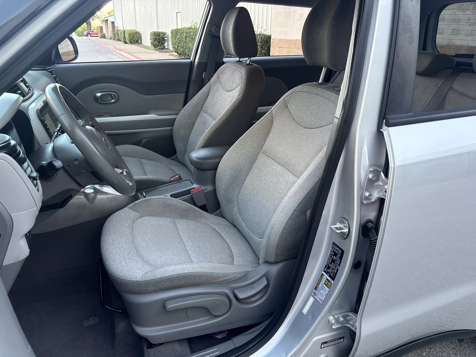 2017 Kia Soul - Image 17 of 21