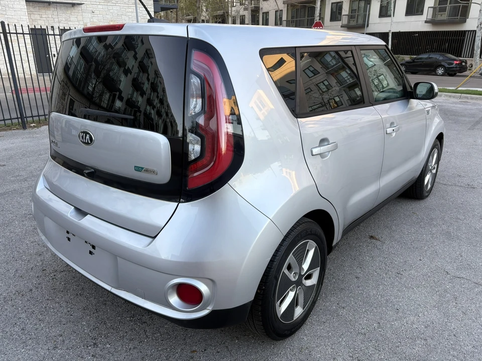 2017 Kia Soul - Image 10 of 21