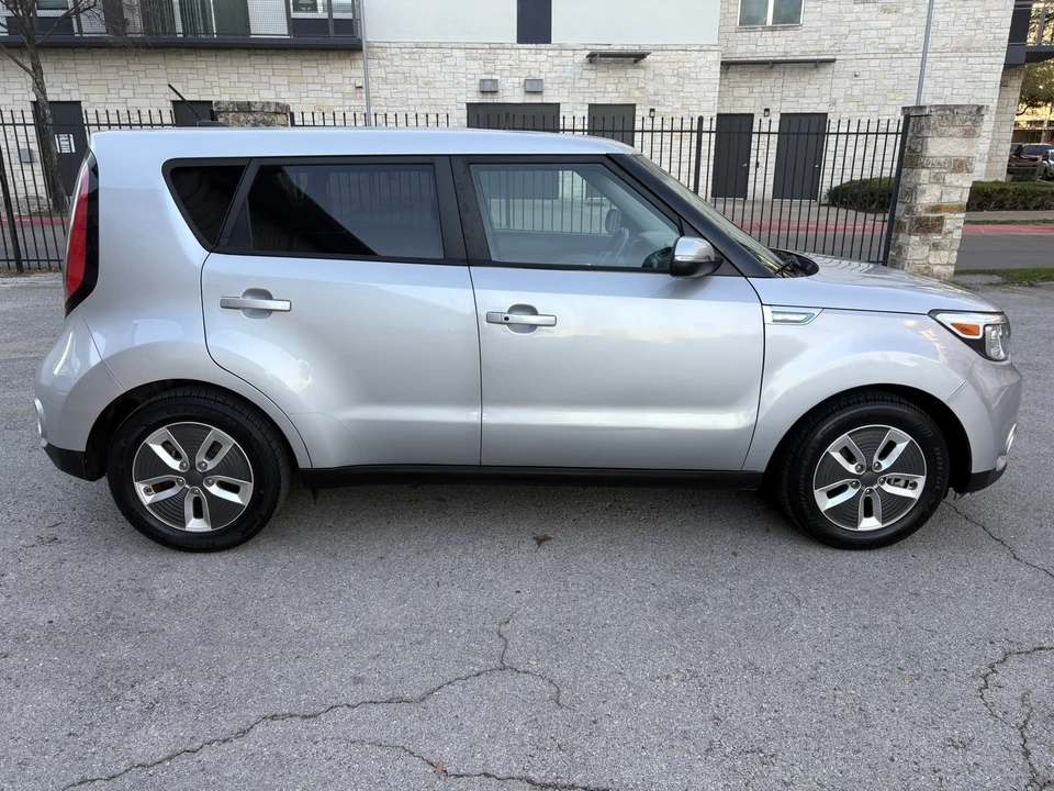 2017 Kia Soul - Image 11 of 21