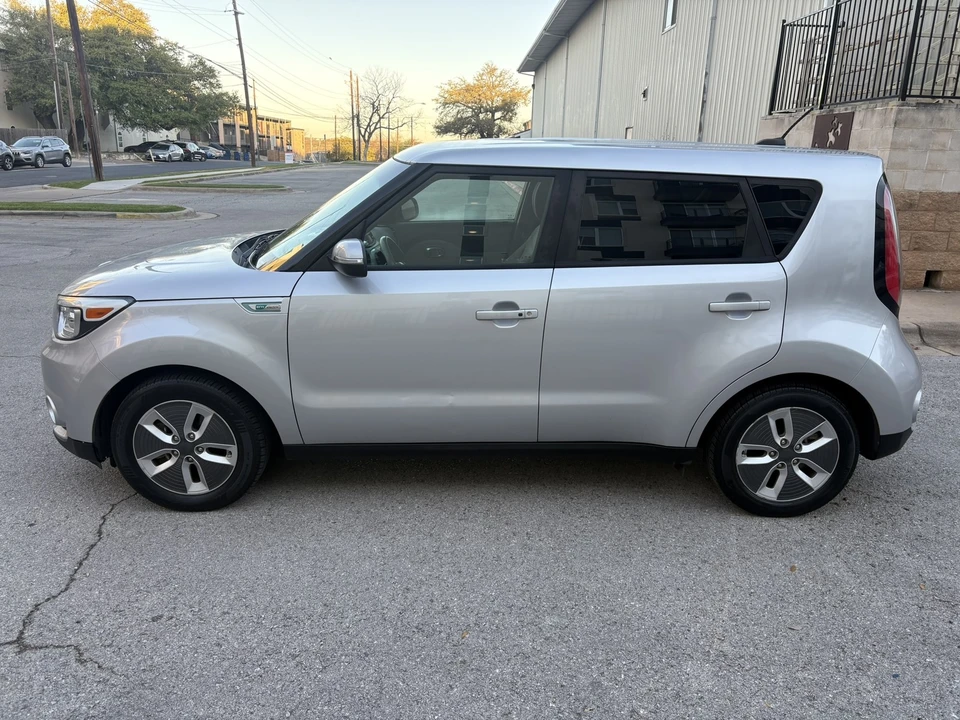 2017 Kia Soul - Image 5 of 21