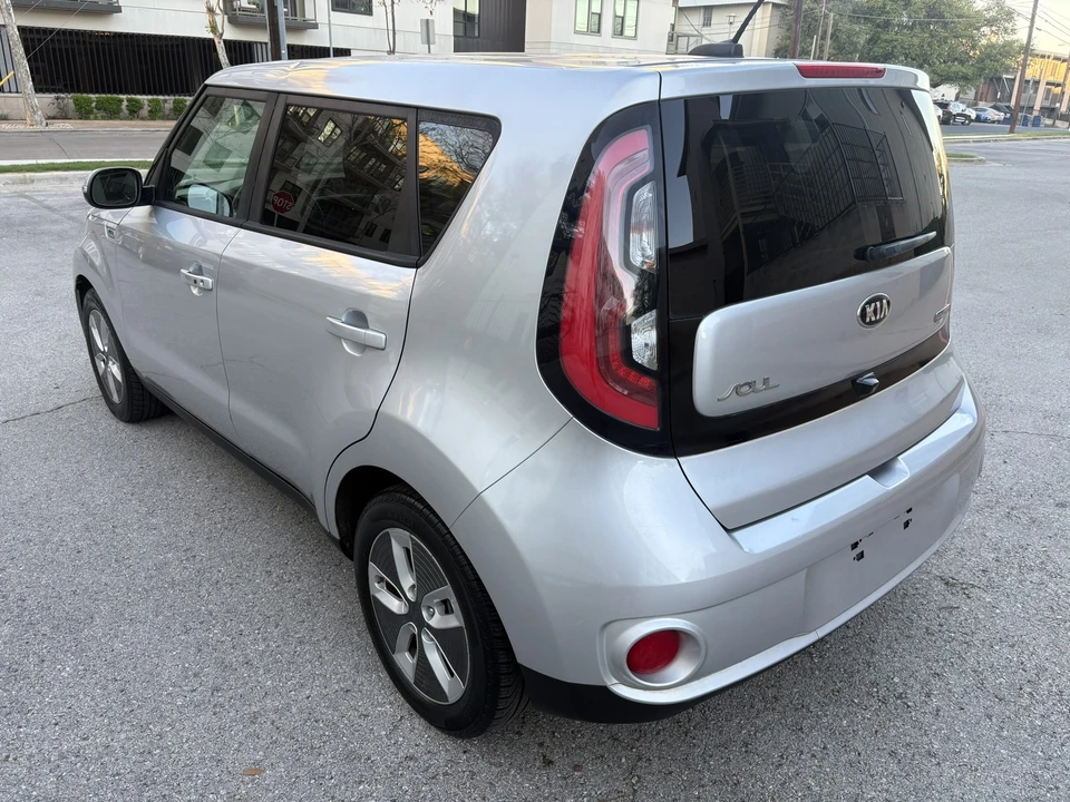2017 Kia Soul - Image 6 of 21