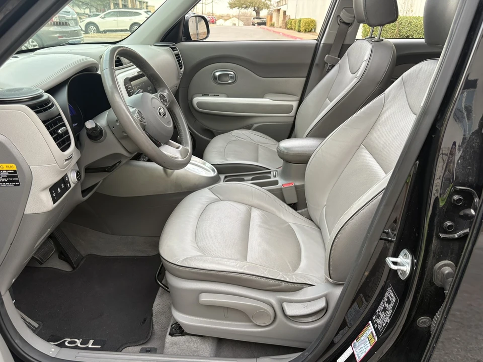 2017 Kia Soul - Image 16 of 21