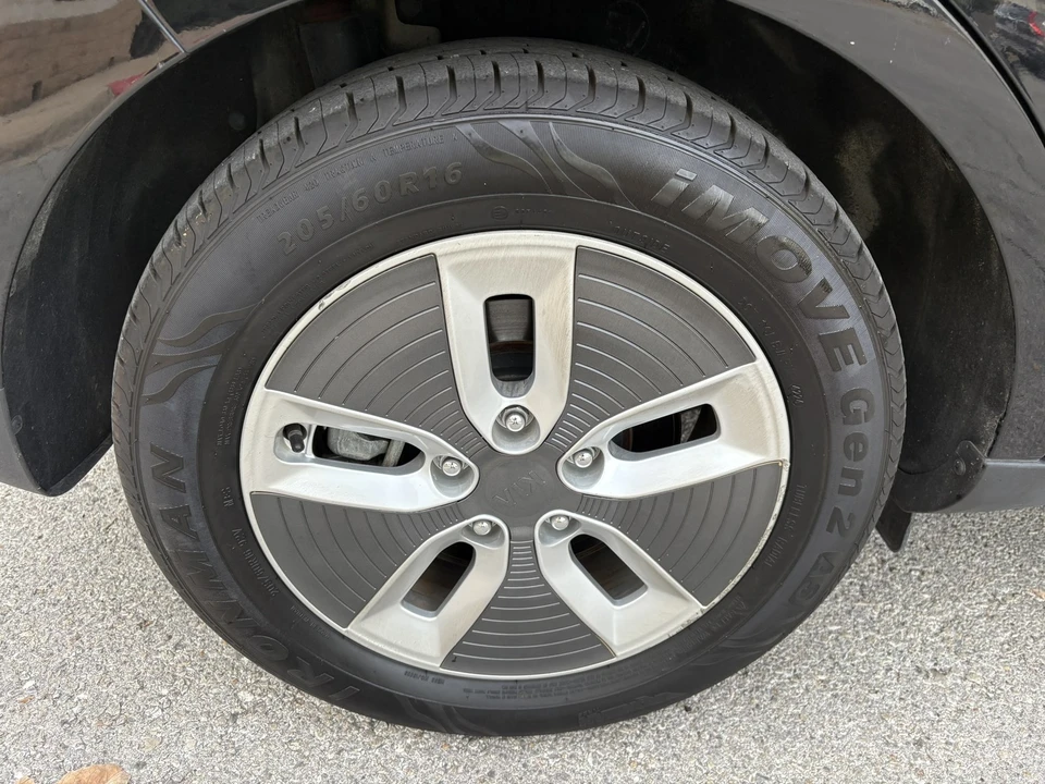 2017 Kia Soul - Image 11 of 21