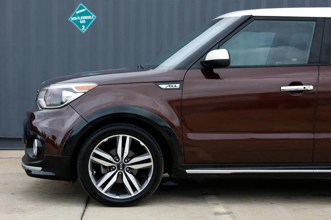 2017 Kia Soul - Image 25 of 31