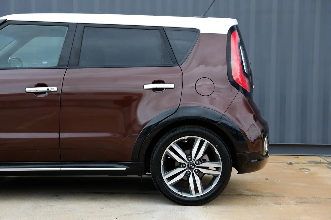 2017 Kia Soul - Image 26 of 31