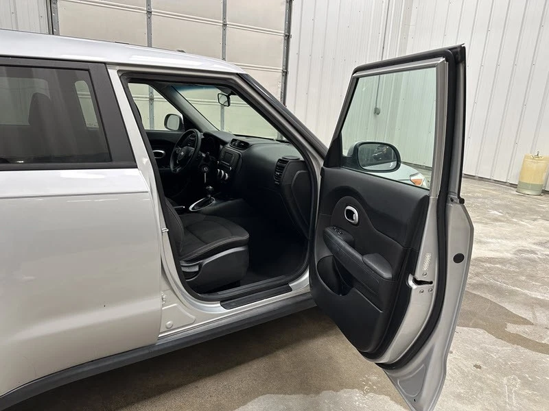 2017 Kia Soul - Image 15 of 21