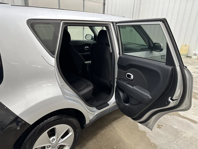 2017 Kia Soul - Image 13 of 21