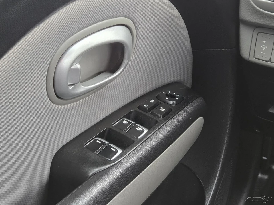 2017 Kia Soul - Image 16 of 21