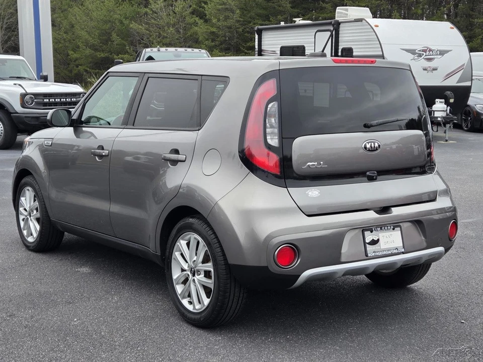 2017 Kia Soul - Image 18 of 21