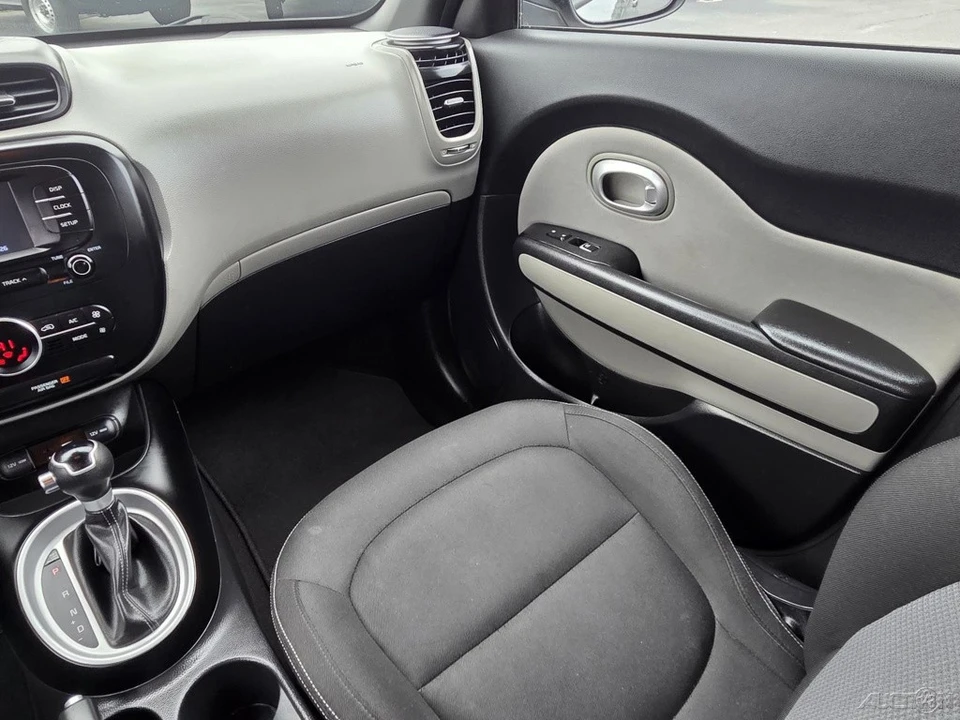 2017 Kia Soul - Image 8 of 21