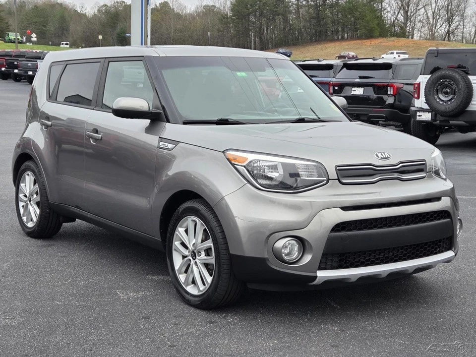 2017 Kia Soul - Image 13 of 21