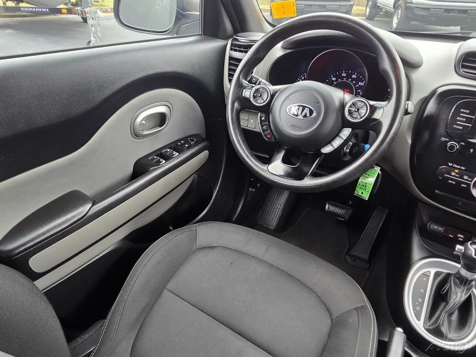 2017 Kia Soul - Image 17 of 21