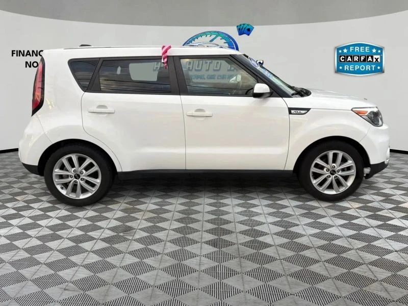 2017 Kia Soul - Image 8 of 12