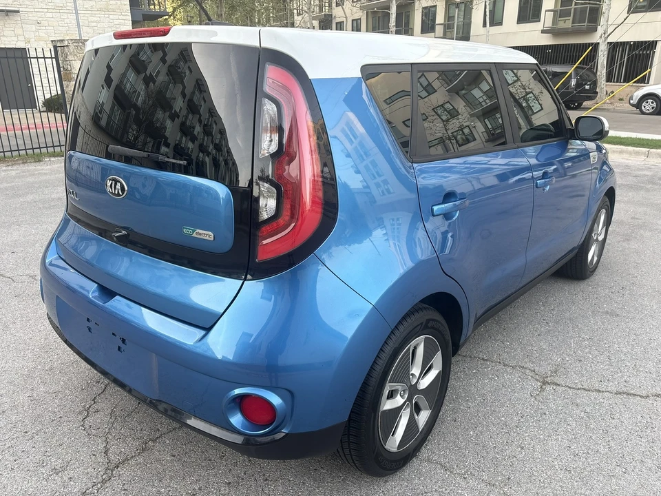2017 Kia Soul - Image 11 of 27