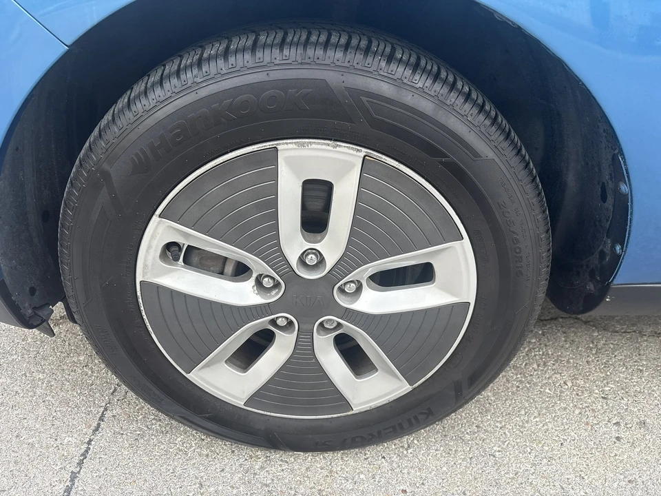 2017 Kia Soul - Image 15 of 27