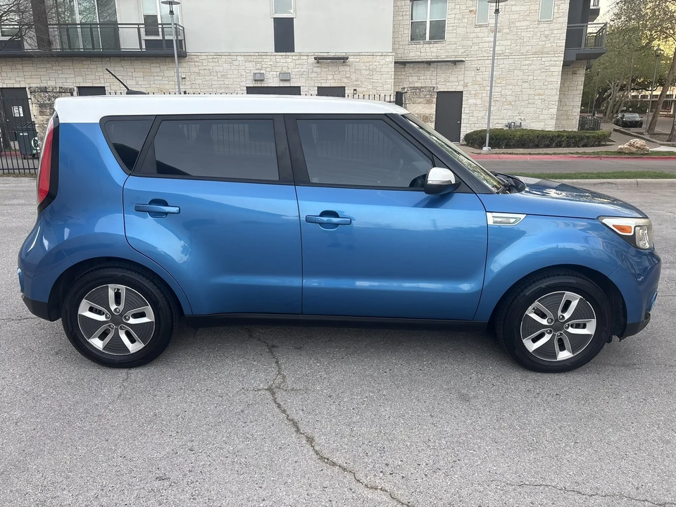 2017 Kia Soul - Image 12 of 27